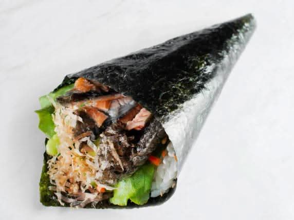 T2 Salmon skin hand roll 三文鱼皮手卷